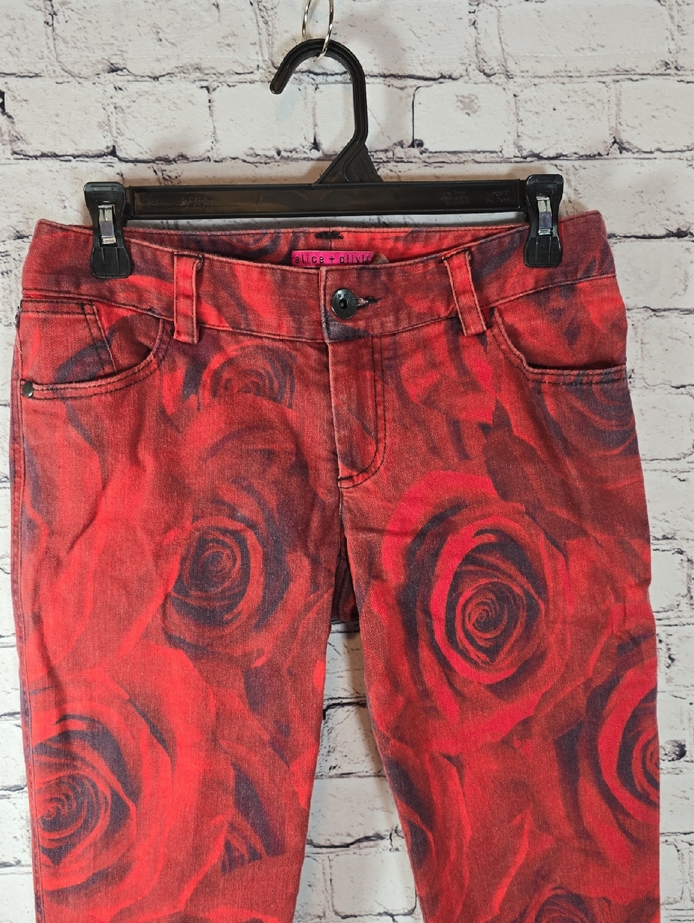 Alice + Olivia Red and Black Floral Low-Rise Jeans Size 8 - Picture 5 of 14